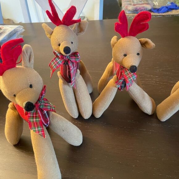 4 Vintage Reindeer Plush Christmas Reindeers - Picture 11 of 14